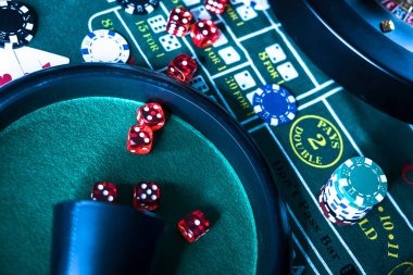 Professional live dealer at American Roulette table interacting with players via chat